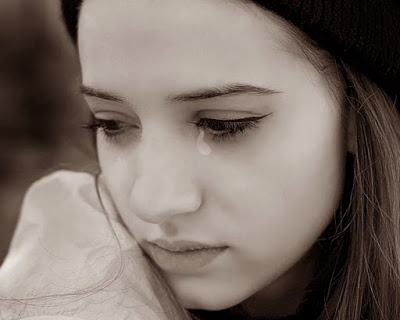 صور بنات حزينه تبكى