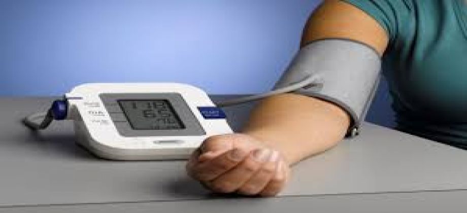 آلة قياس ضغط الدم