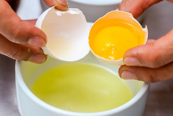 ما هى طريقة فصل بياض البيض عن الصفار